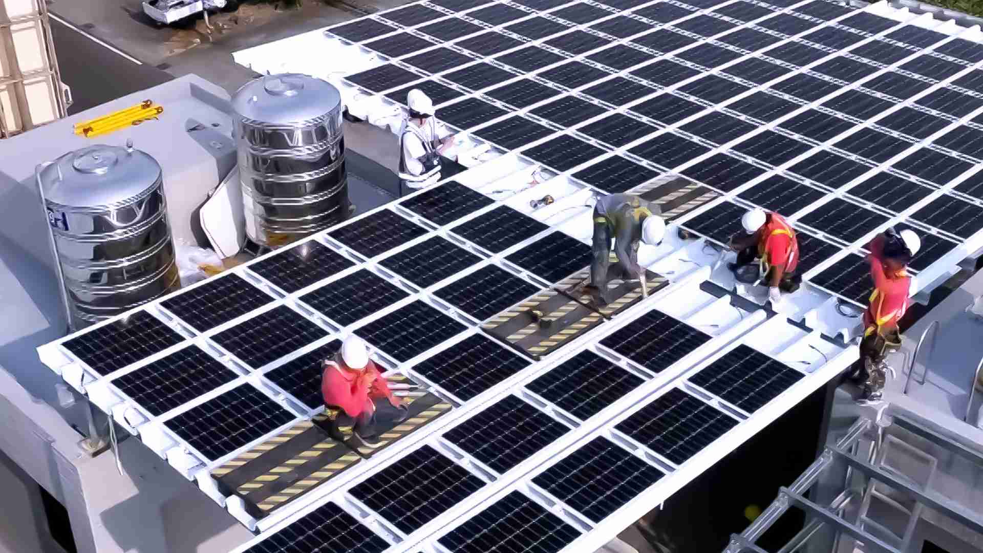 Wepay着力于替代能源之技术研发，，，，如光电浪板的相关制程、、、设备与产品，，，其中所开发之光电整合型浪板，，，，减少传统金属支架安装，，，更提升耐候度，，，可广泛运用于多元场域，，并辅助建筑达到净零碳排目标